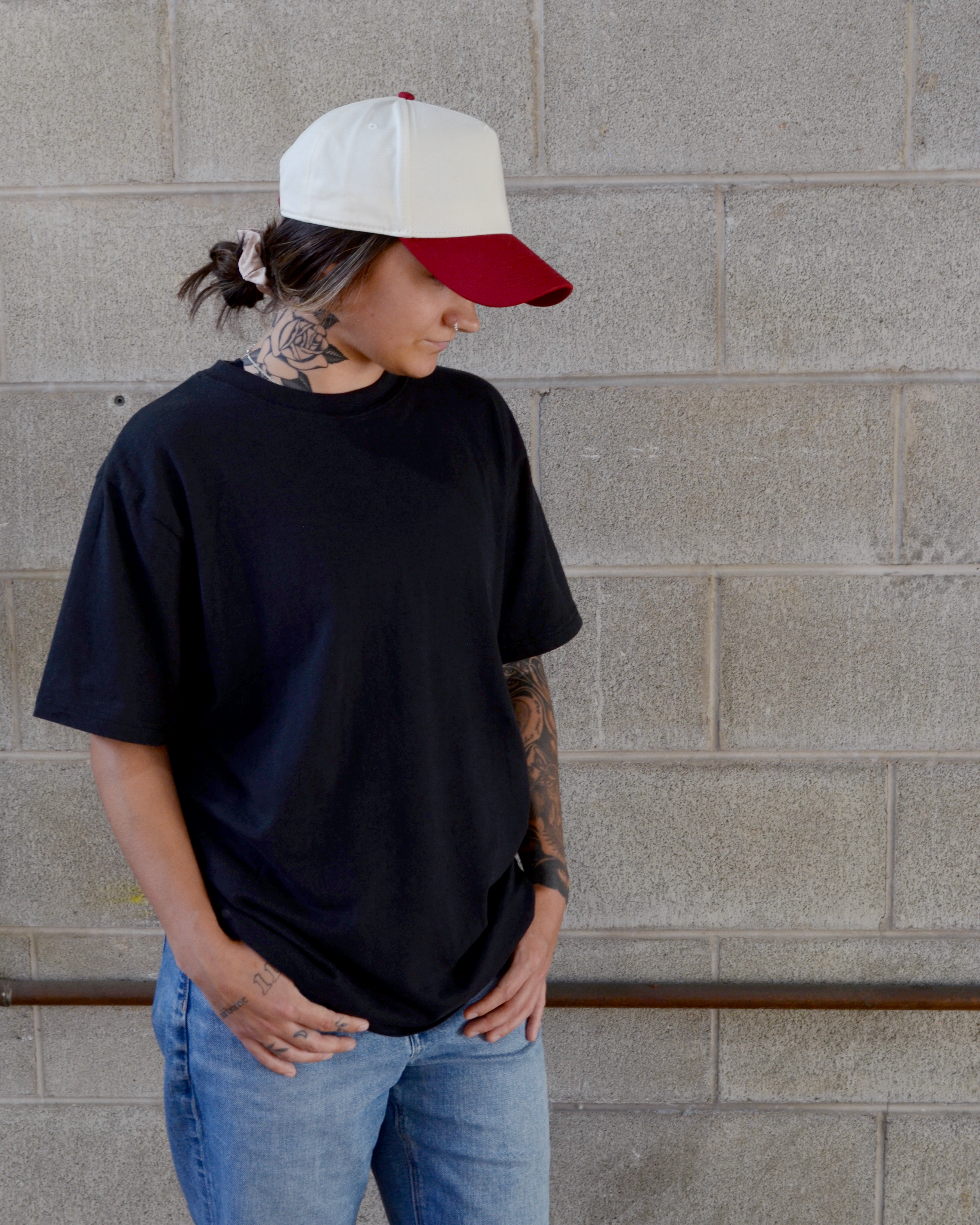 woman wearing black T-shirt and white cap
